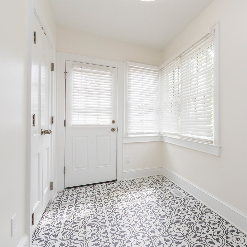 entry way with a door